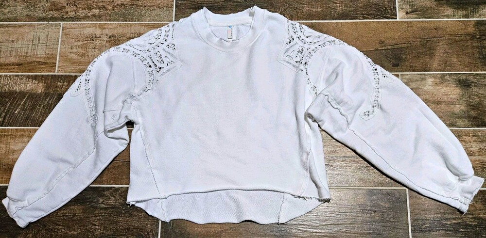 FP Movement Women’s White Solid Crew Neck Long Sleeve Cropped Lace XS